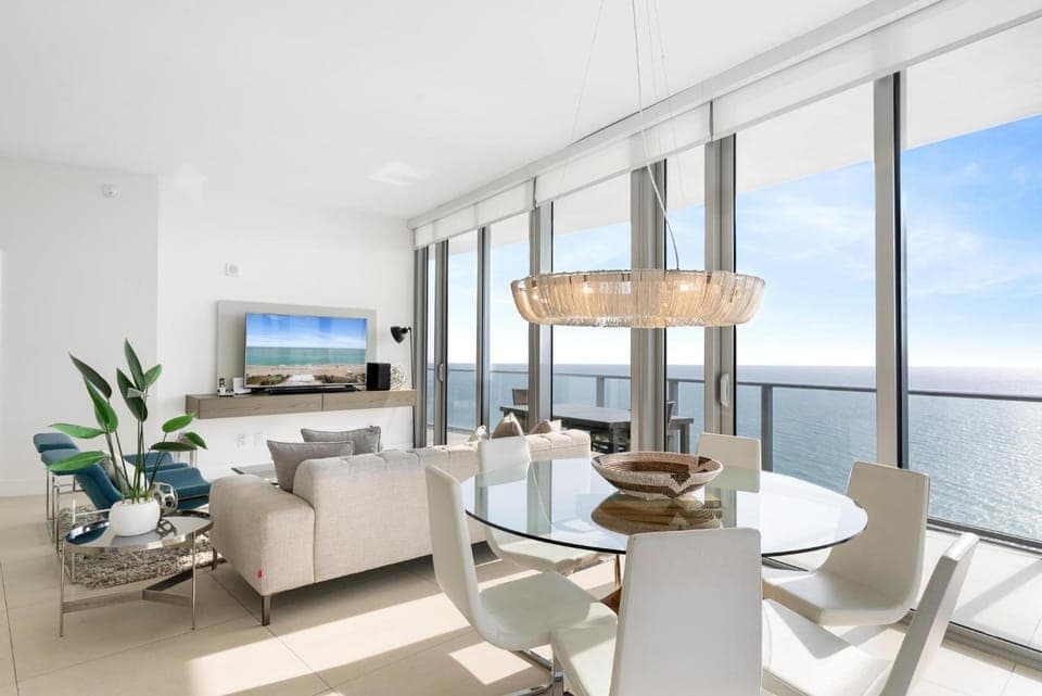 Living room, Dining area