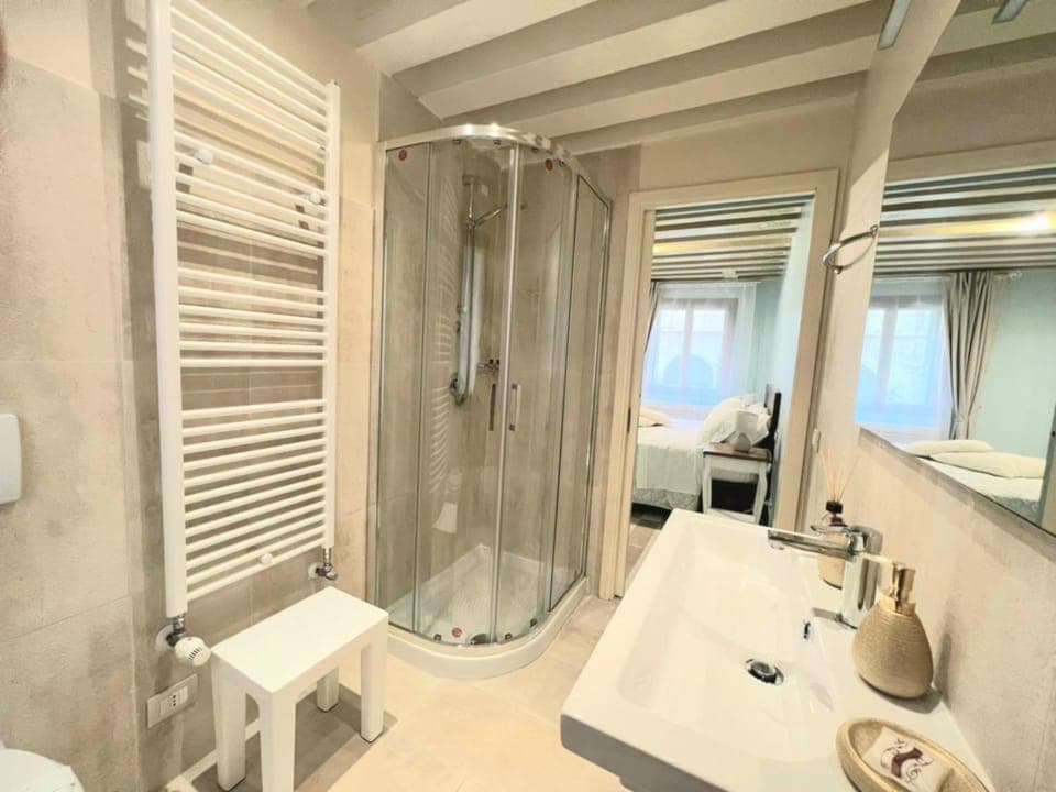 Shower, Toilet, Bathroom, Photo of the whole room