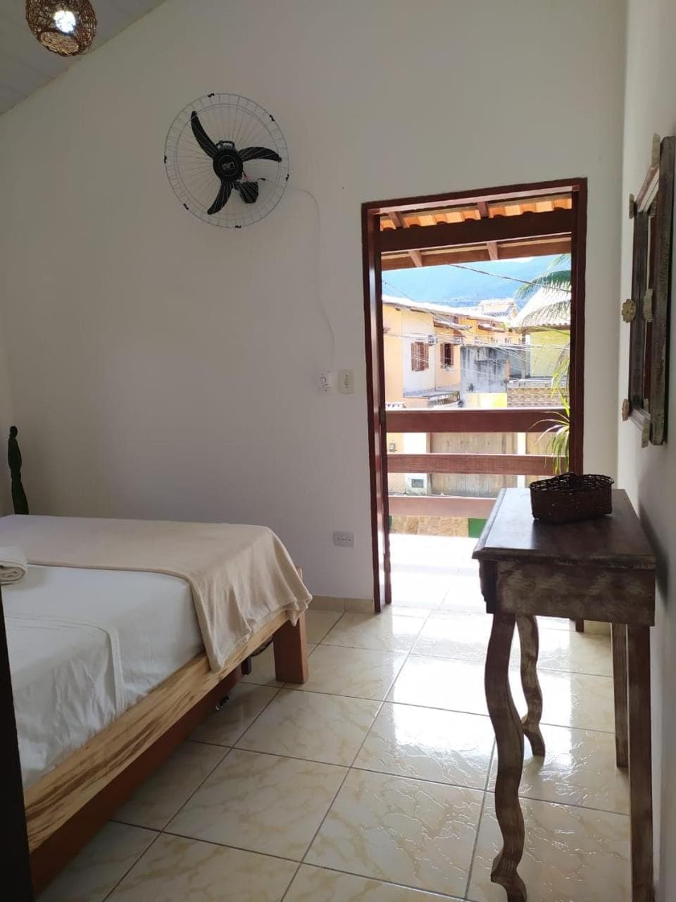 Bedroom, City view