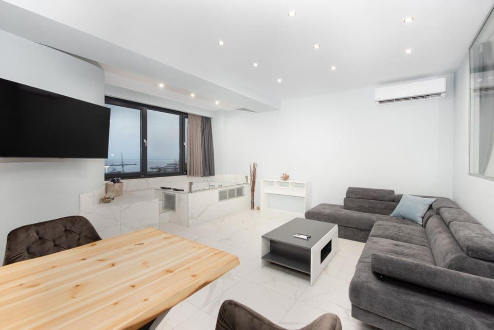 TV and multimedia, Seating area