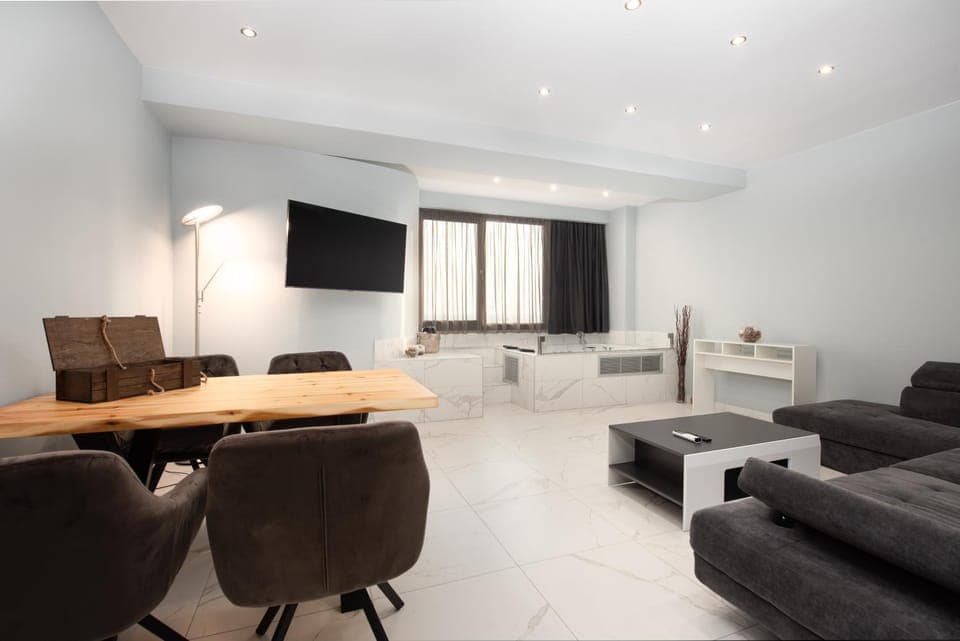 TV and multimedia, Seating area