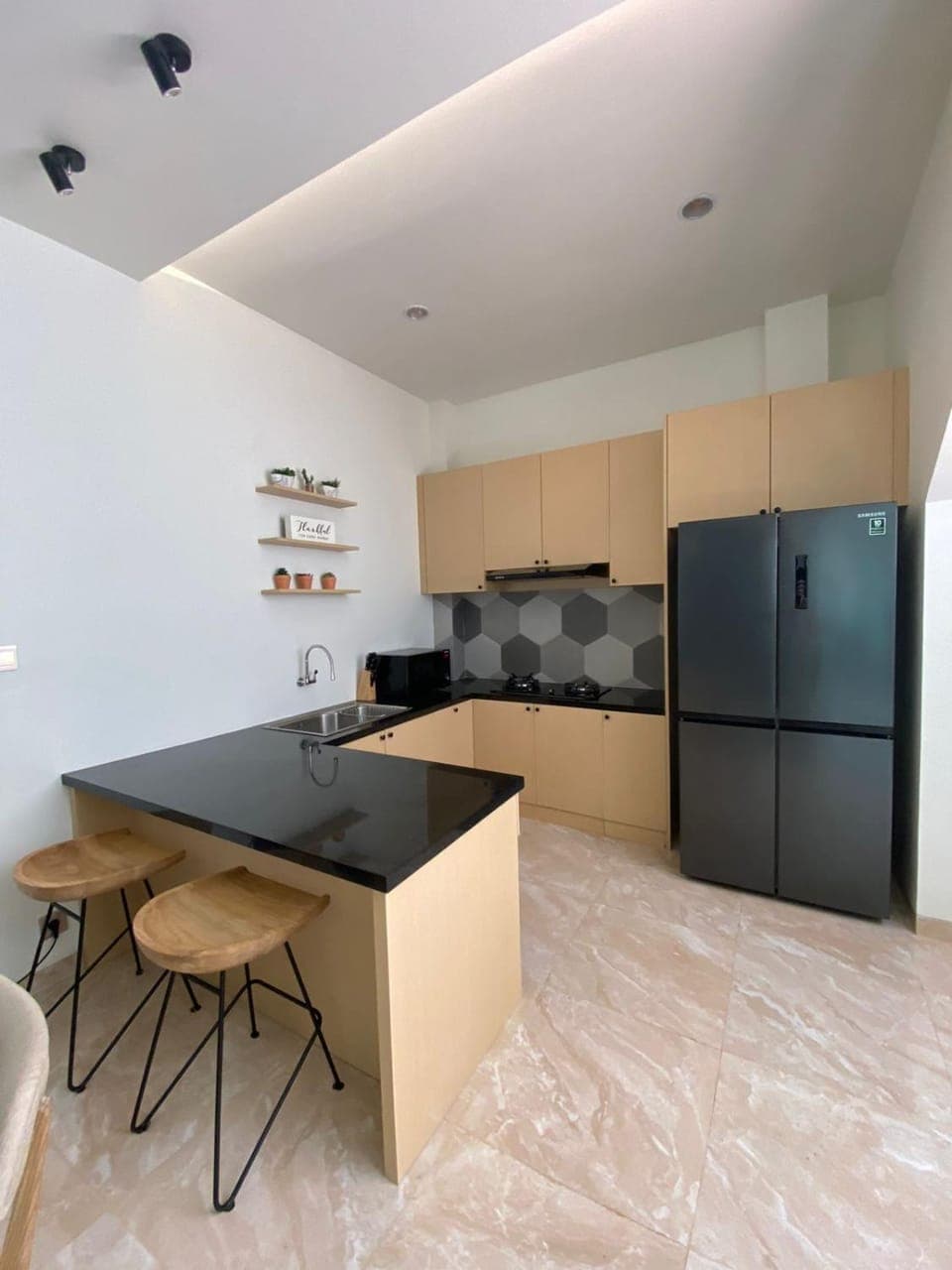 Kitchen or kitchenette, Dining area, minibar, oven, stove