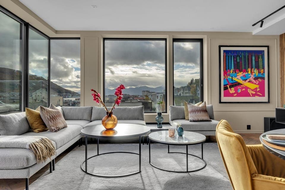 Communal lounge/ TV room, View (from property/room), Living room, City view, Mountain view, flat iron