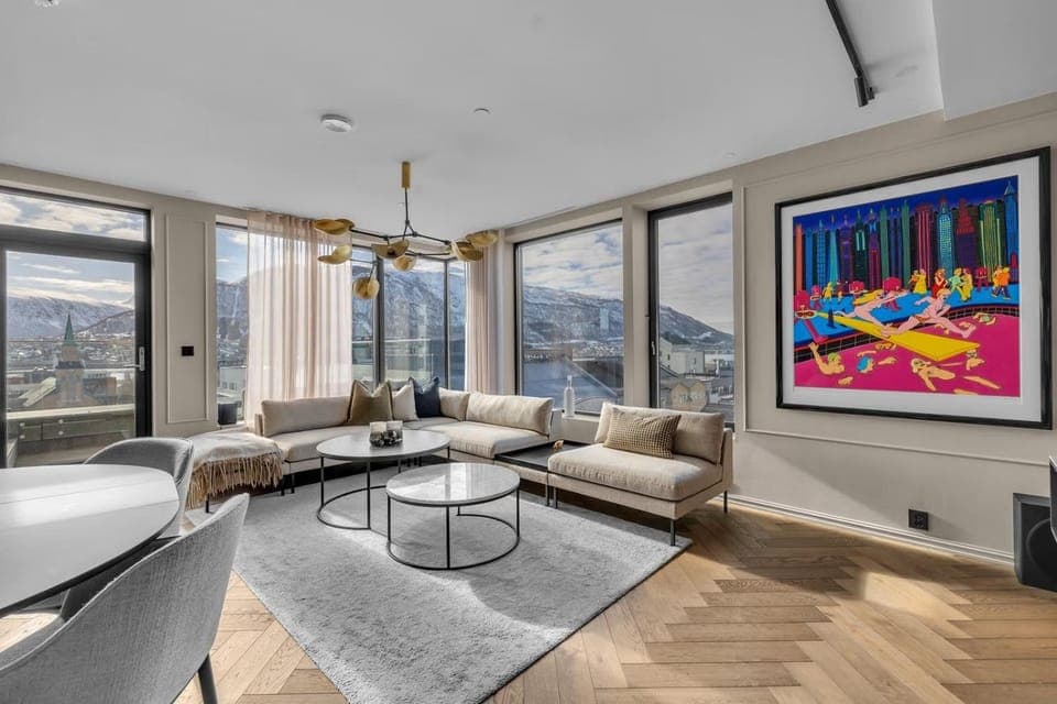 Living room, City view, Lake view, Mountain view