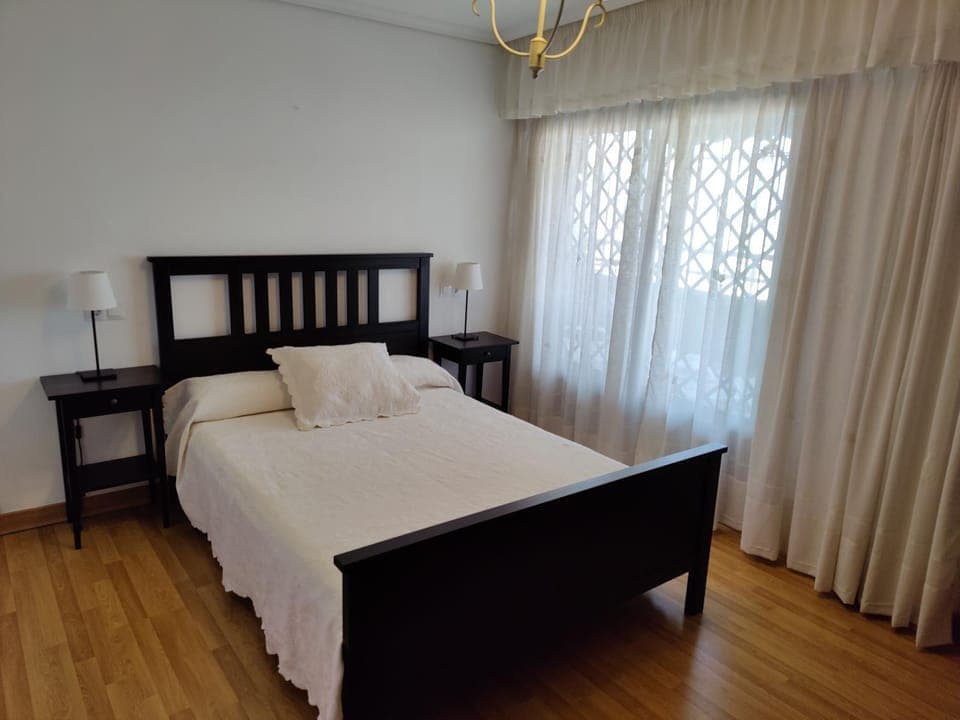 Bed, air conditioner