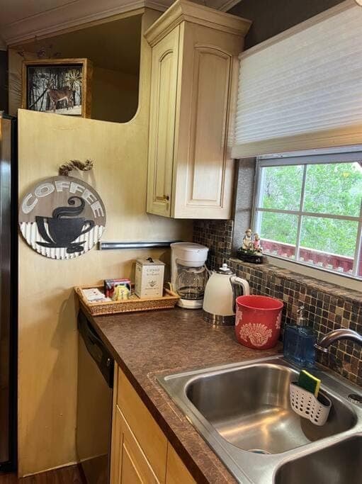 Coffee/tea facilities, Kitchen or kitchenette