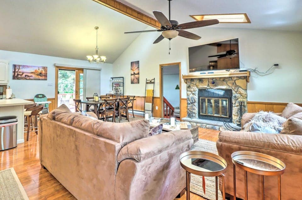 Walk to Wolf Run Lake: Cottage w/ Furnished Deck House in Tunkhannock Township