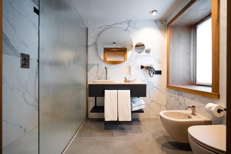 Shower, Toilet, Bathroom, towels