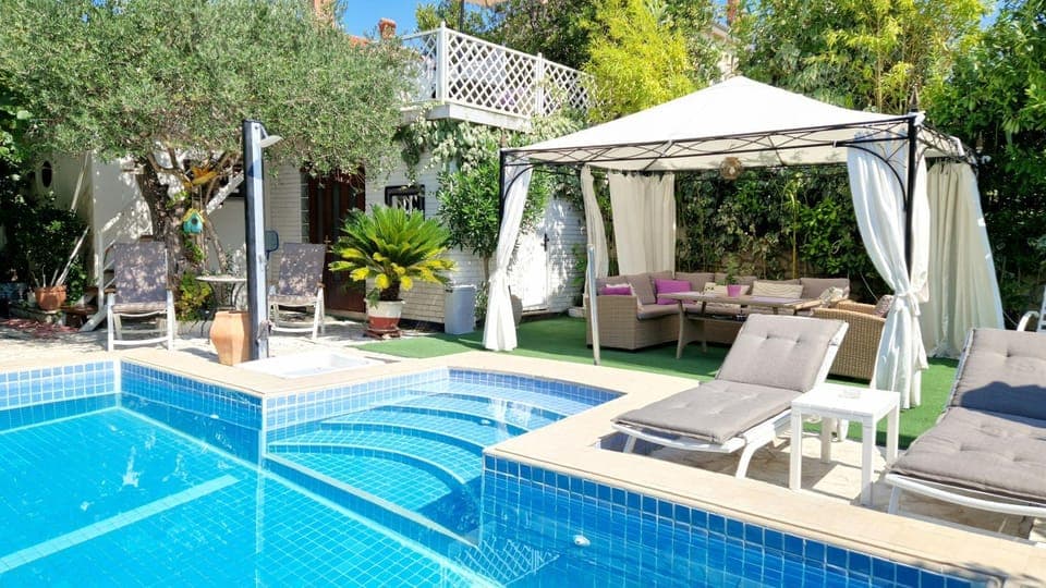 Seating area, Swimming pool