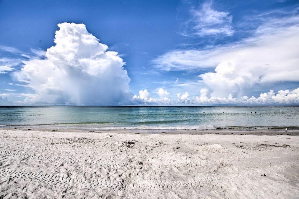 Beachfront Condo w/ Pool in Redington Shores House in North Redington Beach