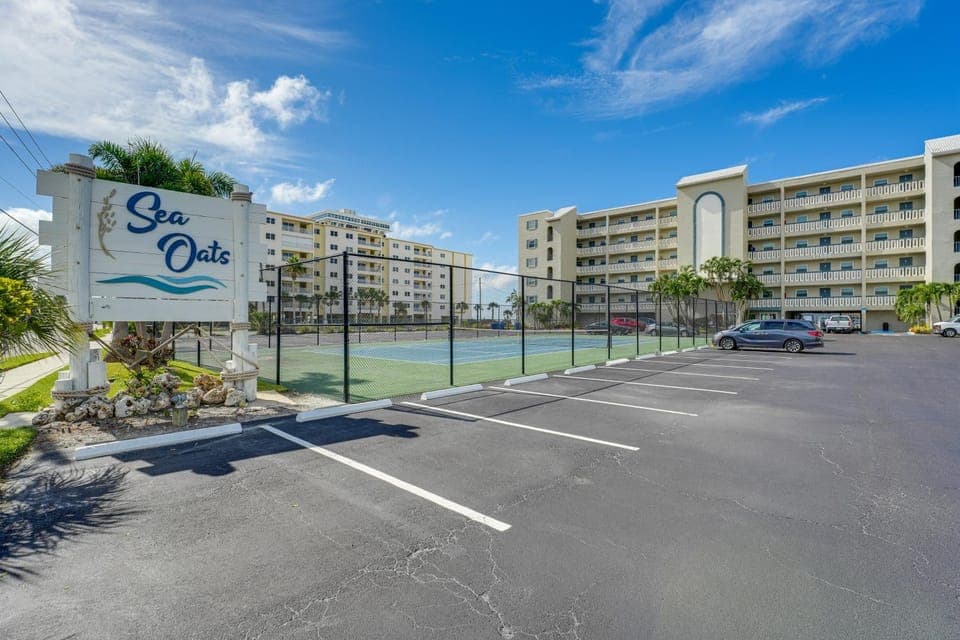 Beachfront Condo w/ Pool in Redington Shores House in North Redington Beach
