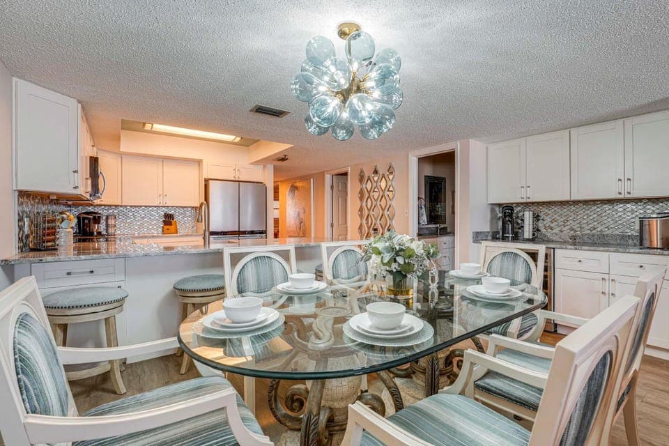 Beachfront Condo w/ Pool in Redington Shores House in North Redington Beach