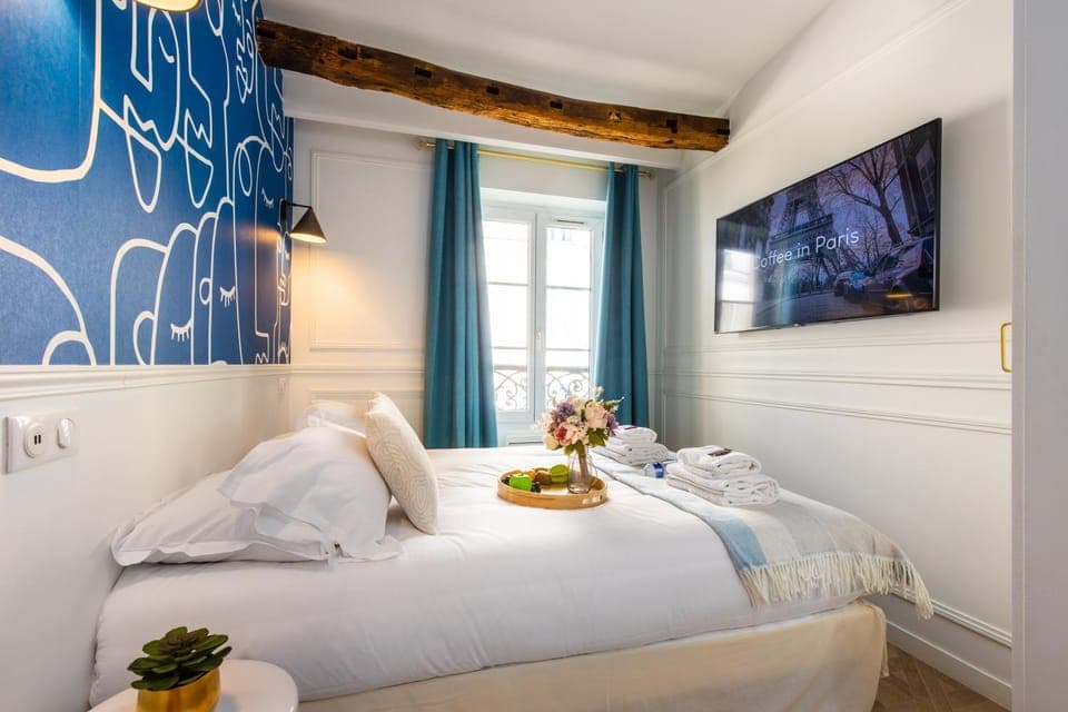 TV and multimedia, Photo of the whole room, Bedroom