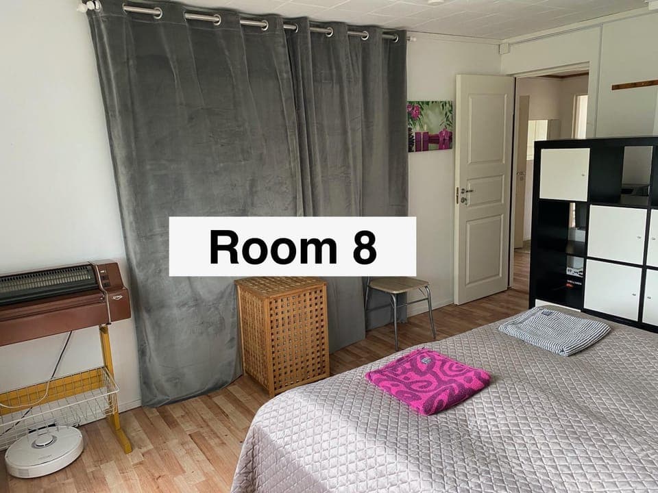 Photo of the whole room, Bedroom