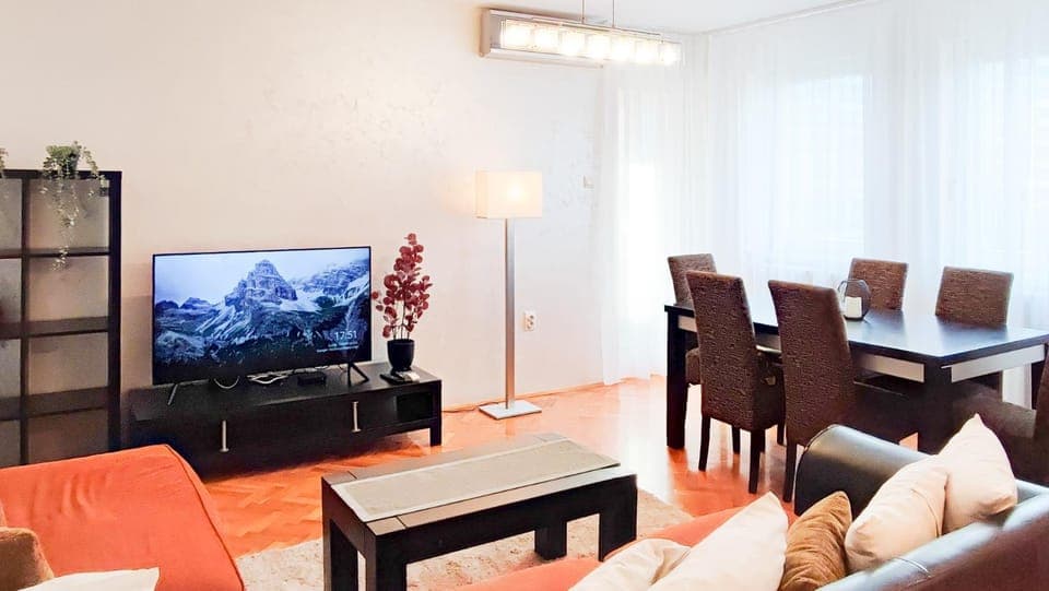 TV and multimedia, Living room, Seating area