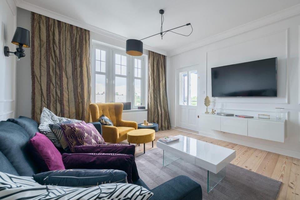 TV and multimedia, Living room, Seating area