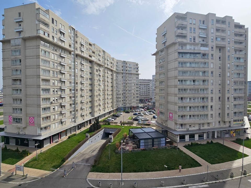 Neighbourhood, Street view