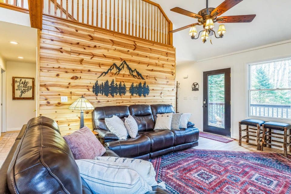 'The Eagles Nest at Alpine' Cabin w/ Fireplace! Cabin in Shenandoah Valley