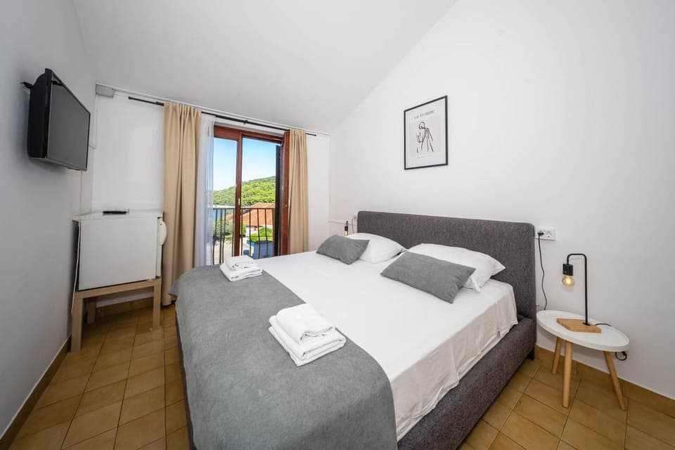 Bed, Photo of the whole room