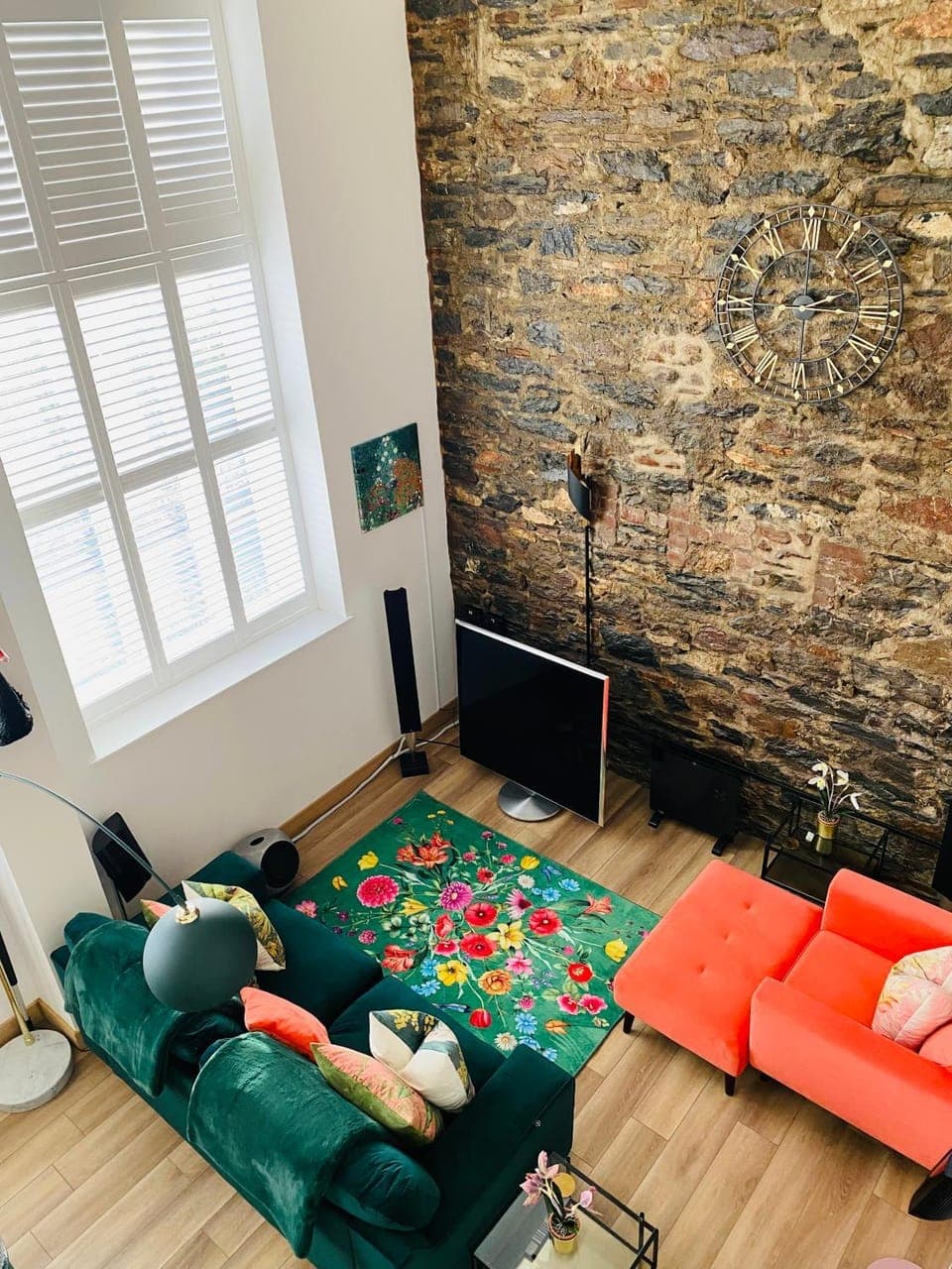 TV and multimedia, Living room, Decorative detail, Seating area