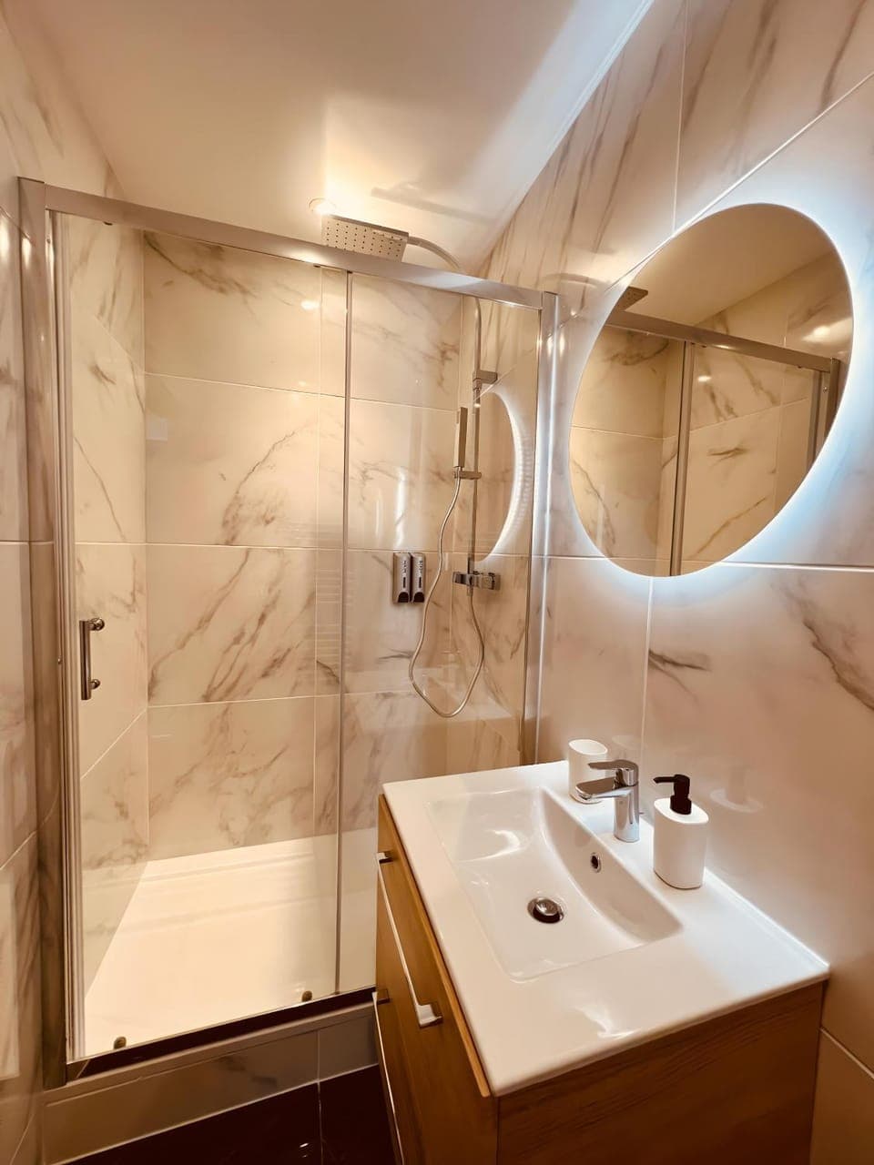 Shower, Bathroom, towels