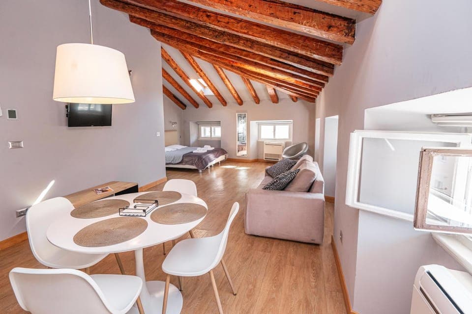 Photo of the whole room