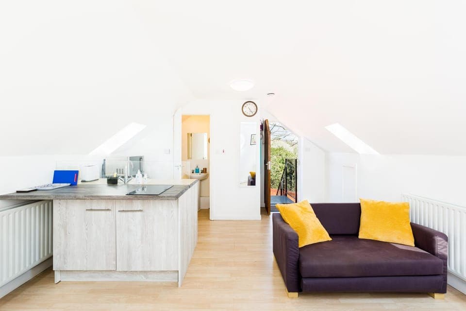 Bathroom, Kitchen or kitchenette, Garden view