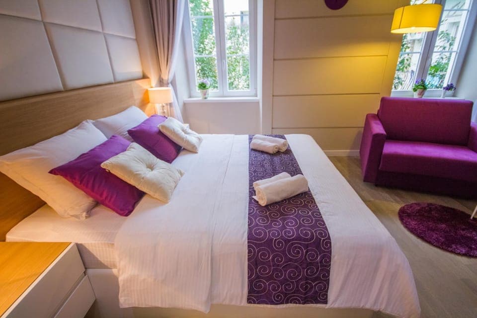 Photo of the whole room, Bedroom