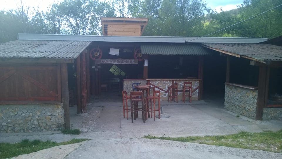 Restaurant/places to eat, Facade/entrance