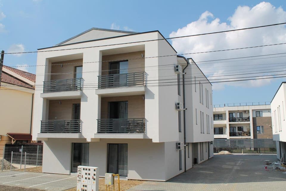 Property building, Day, Neighbourhood, Street view