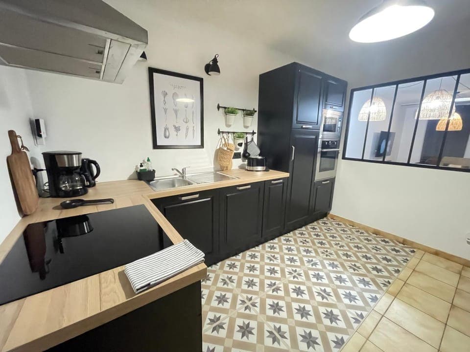 Kitchen or kitchenette, stove, stove, kitchen, kitchen