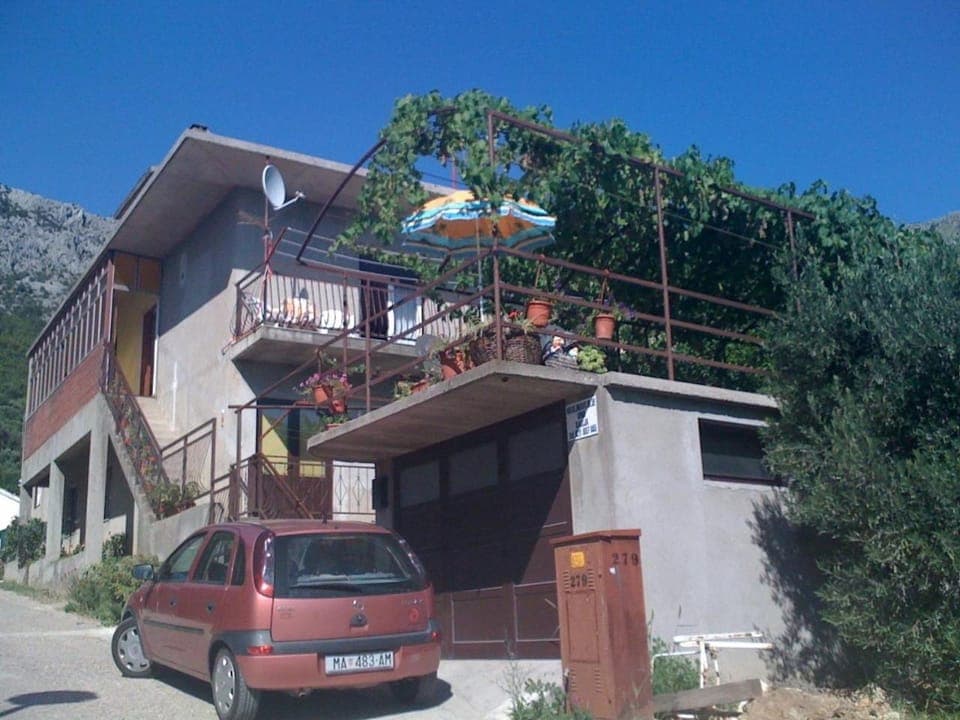 Property building, Facade/entrance