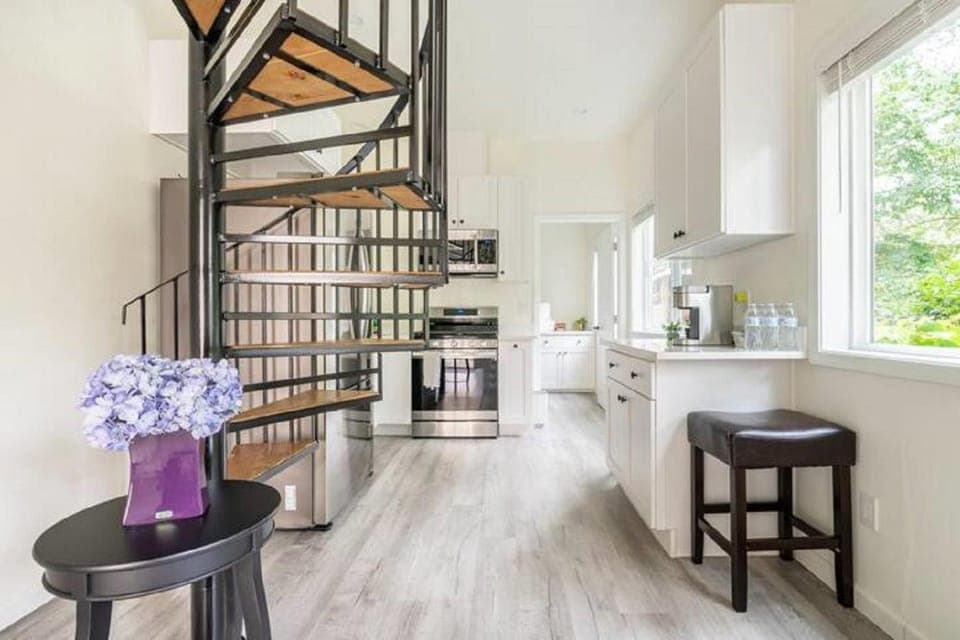 Kitchen or kitchenette, Dining area, minibar, stove