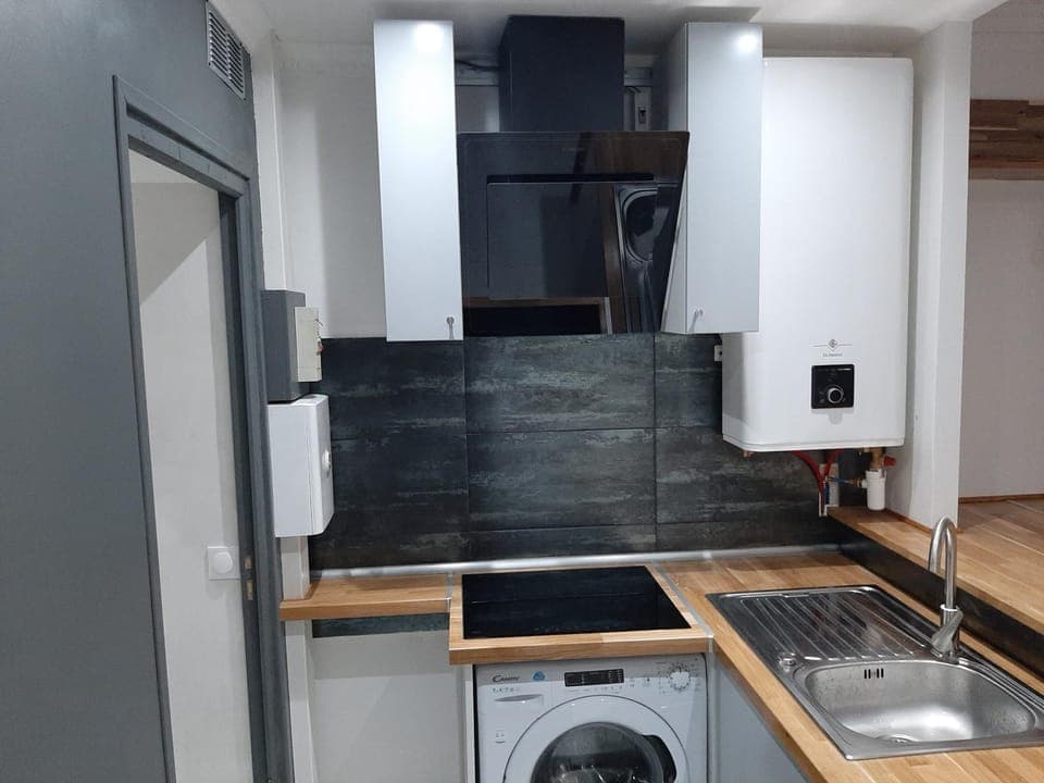 Kitchen or kitchenette