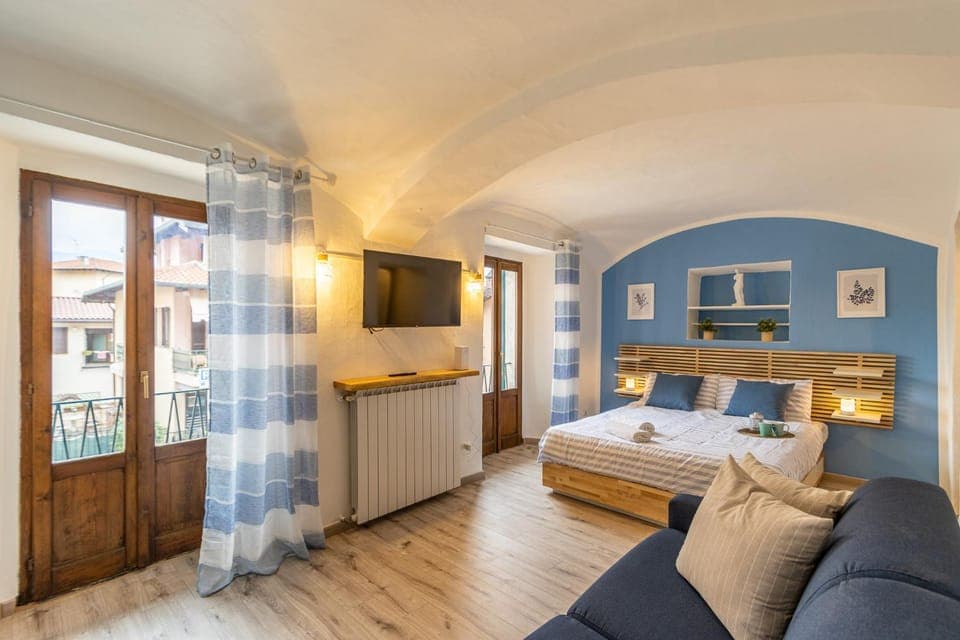 TV and multimedia, Photo of the whole room, Bedroom, locker