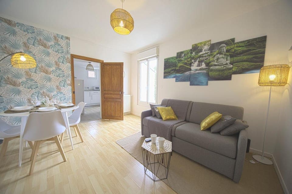 Living room, Dining area