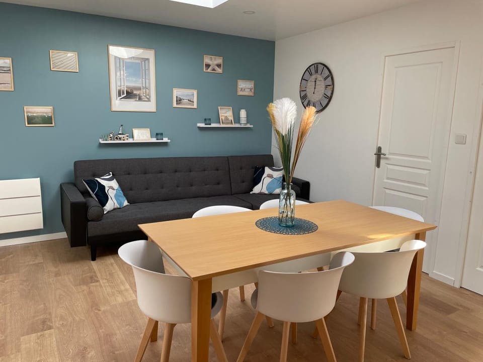 Seating area, Dining area