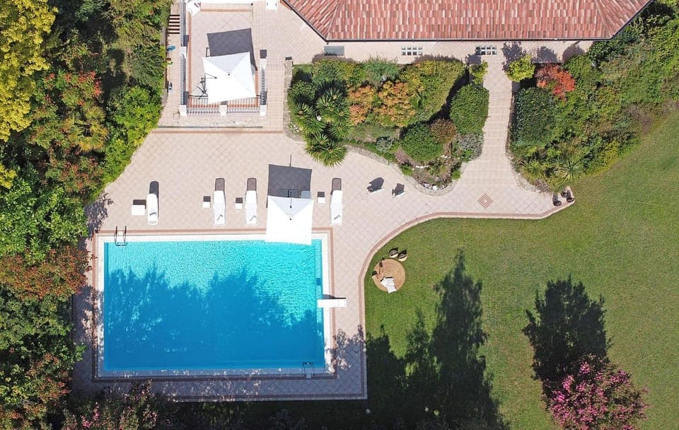 Bird's eye view, Pool view