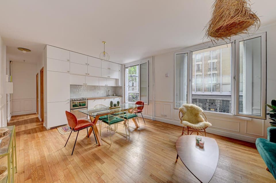 Kitchen or kitchenette, Living room, Dining area