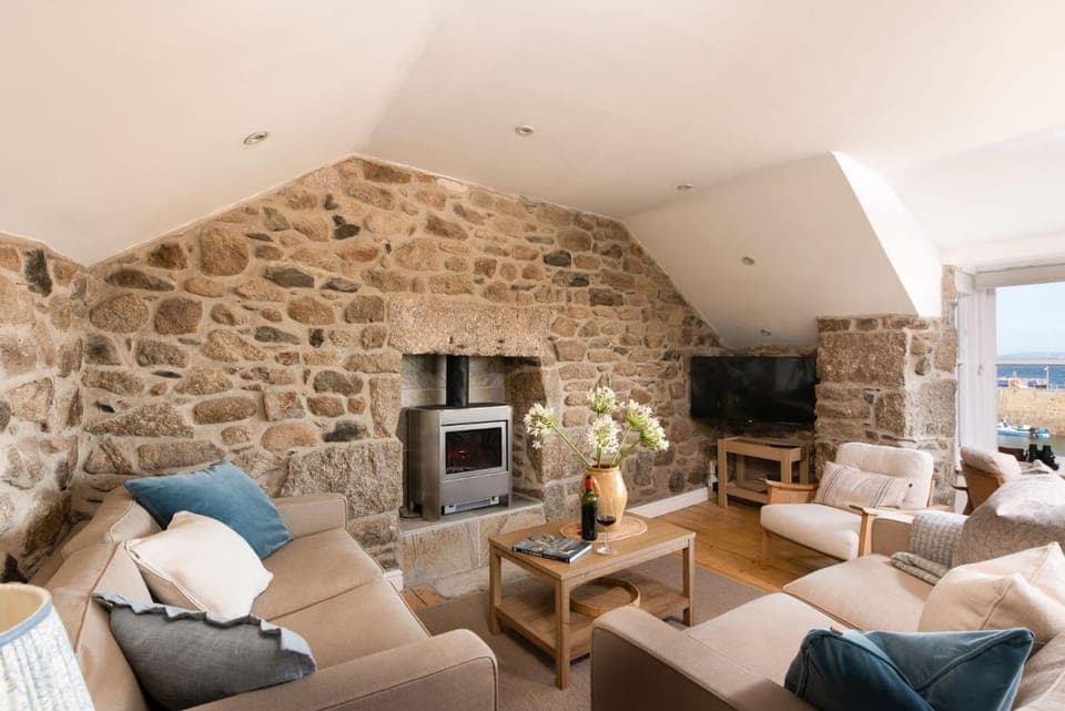 TV and multimedia, Living room, Seating area, fireplace