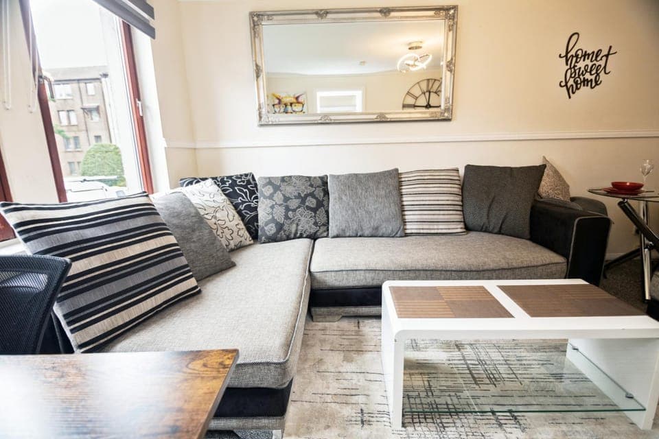 Living room, Lounge or bar, Seating area, Dining area