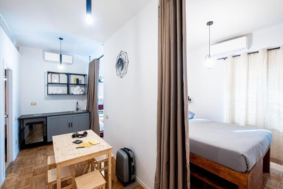 Photo of the whole room, Seating area, Dining area, minibar