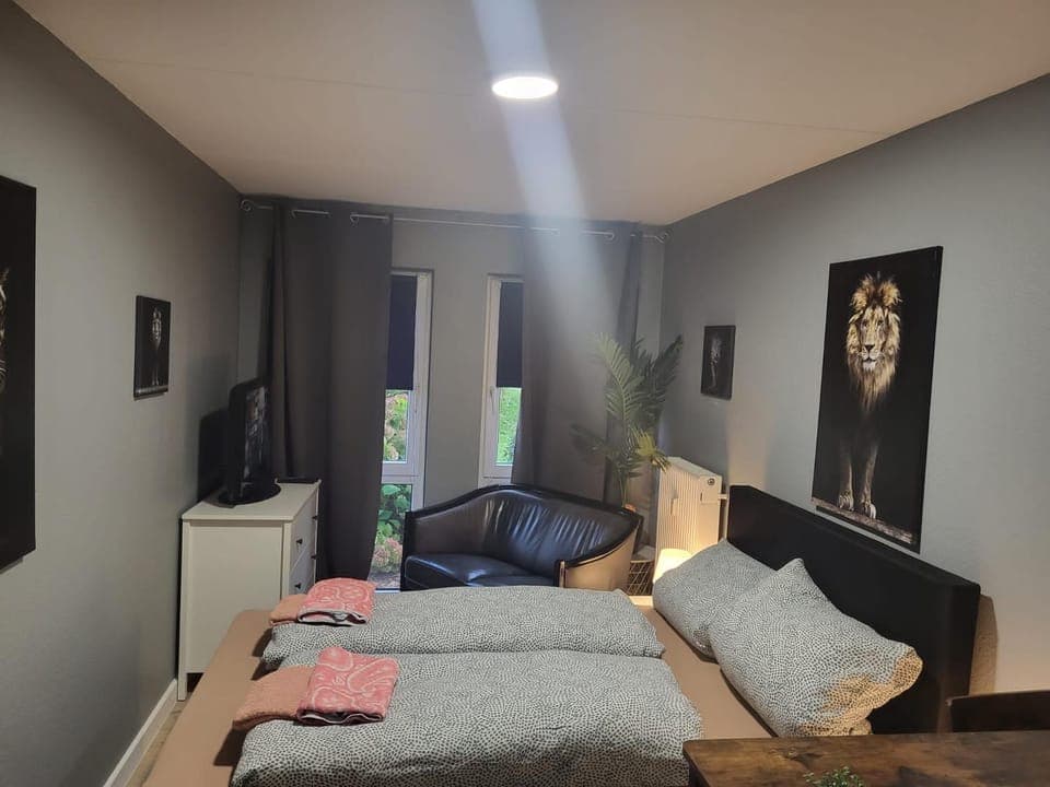 Bed, Living room, Photo of the whole room, Bedroom