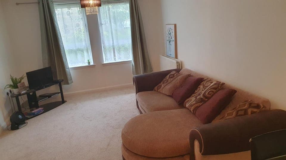 Communal lounge/ TV room, TV and multimedia, Living room, Seating area, Evening entertainment