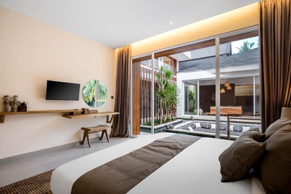 Bed, TV and multimedia, View (from property/room), Bedroom, air conditioner