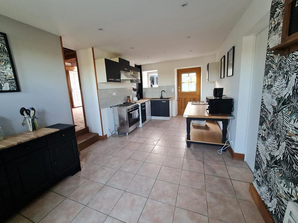 Kitchen or kitchenette, oven, stove