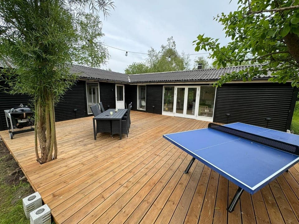 Patio, Table tennis