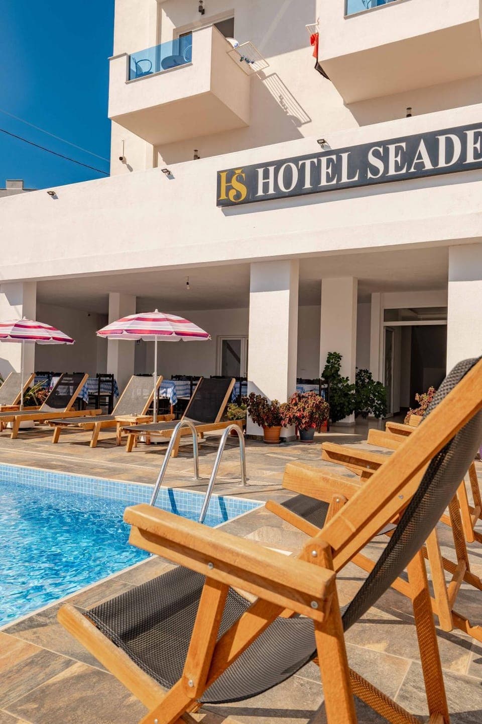 Property building, Property logo or sign, Logo/Certificate/Sign, Pool view, Swimming pool, sunbed