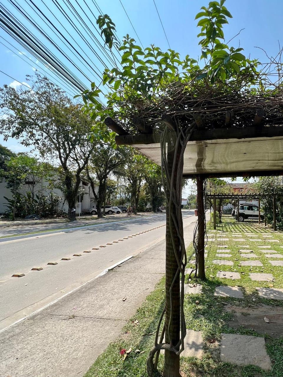 Facade/entrance, Neighbourhood