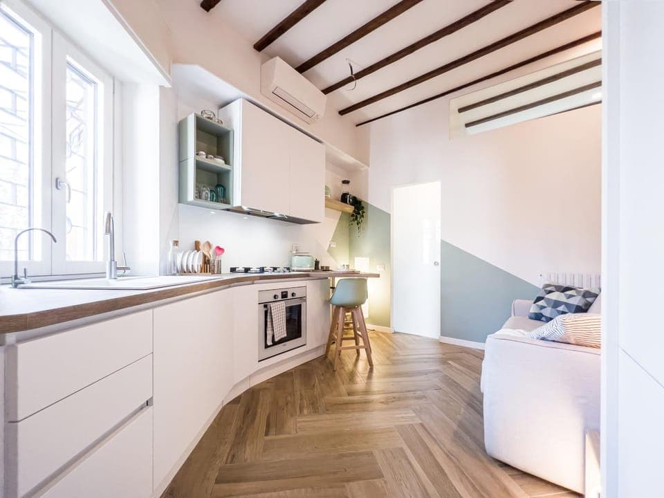 Kitchen or kitchenette, Dining area